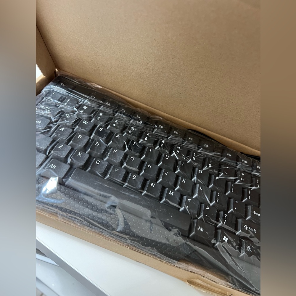 NEW AST Wired USB Keyboard Kin-16 NIB Computer Media Black